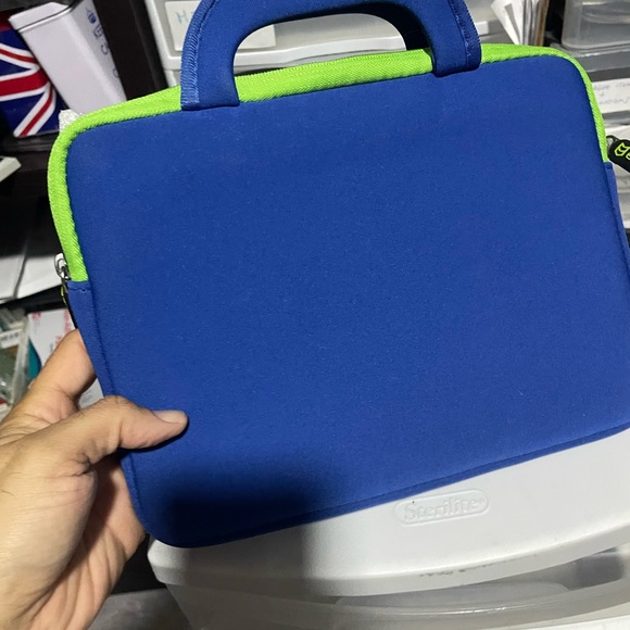 Tablet bag in neoprene
Eva case - Picture 2 of 7